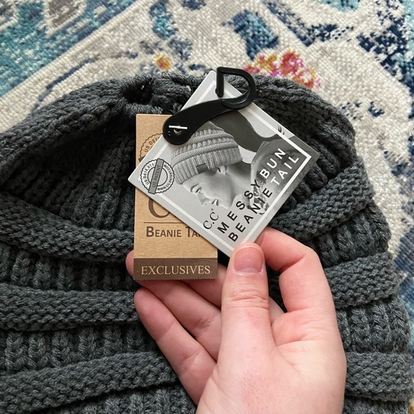 C.C messy bun beanie NWT - Picture 4 of 5